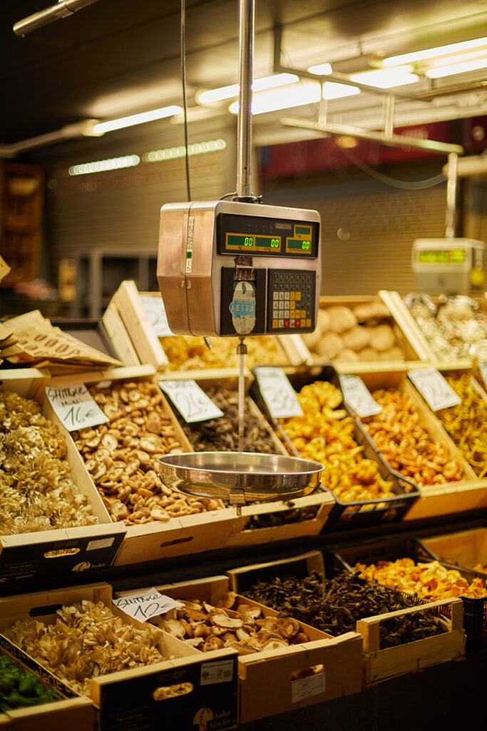 The most famous market in Barcelona. El mercat de la Boqueria in les Rambles. 