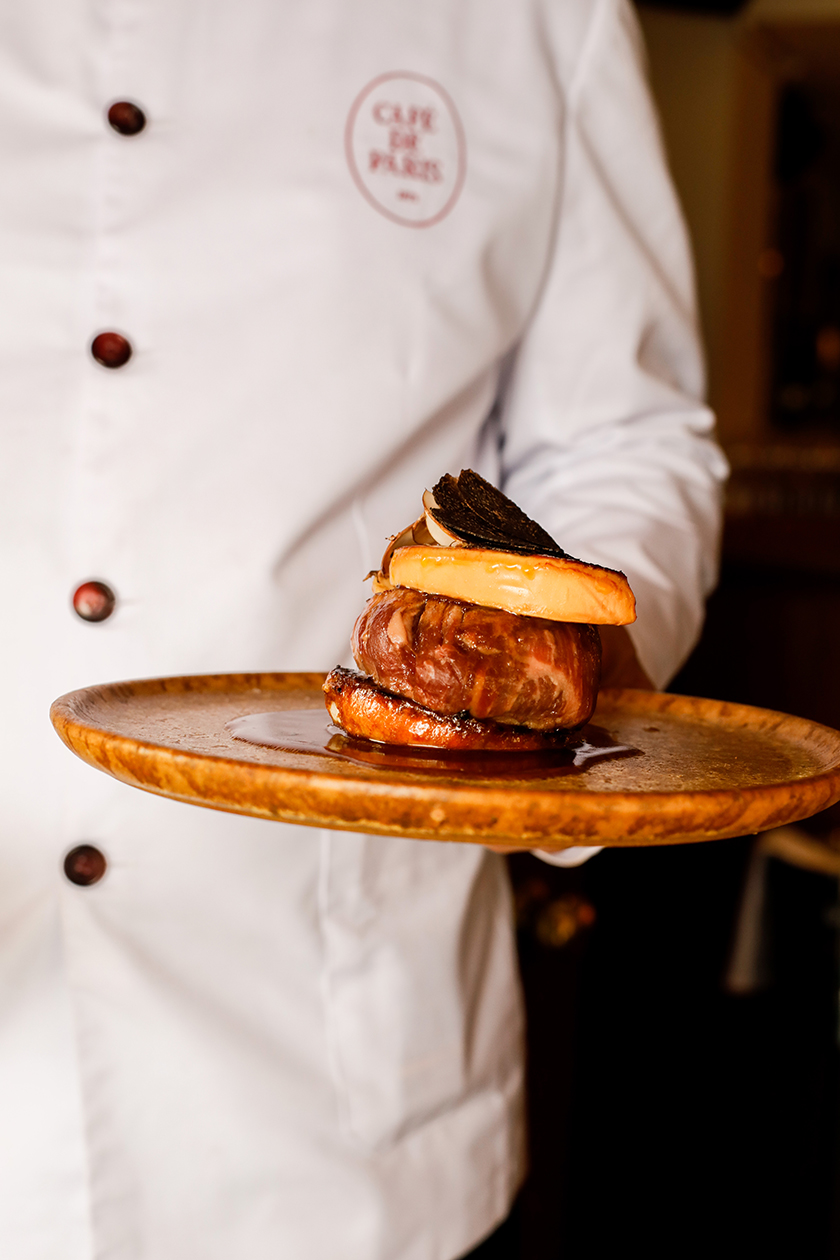 Image of one of the star dishes on the menu of the resaurnate Cafe de Paris where the meat is its speciality. 