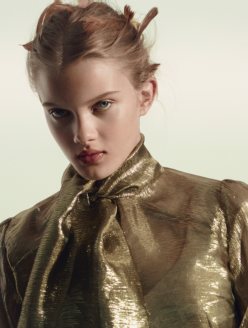 Photo taken by Daniel Scheel with model Vesta Matulytė as the protagonist in a golden dress.