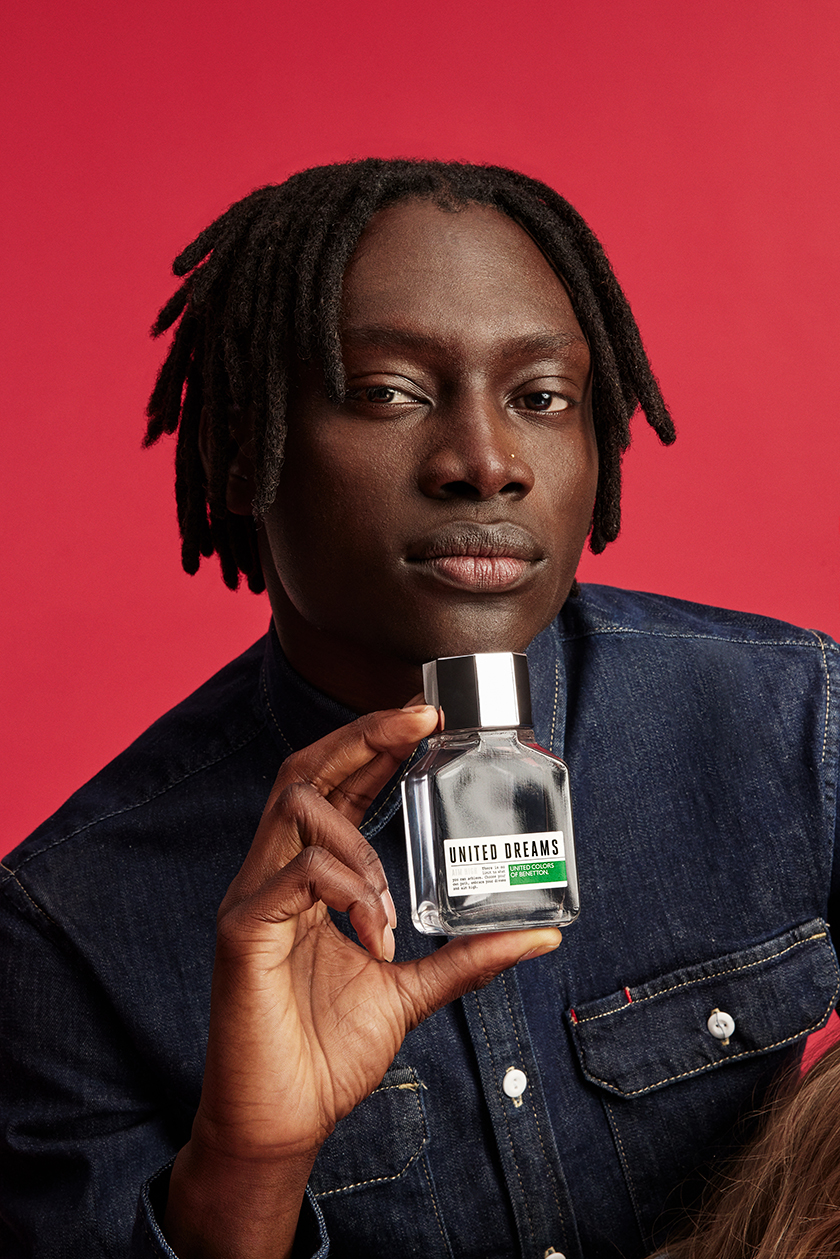 Image of the model holding the Benetton fragrance for Valetine's day campaign photographed by Pedro Belardo and produced by 8AM production company.