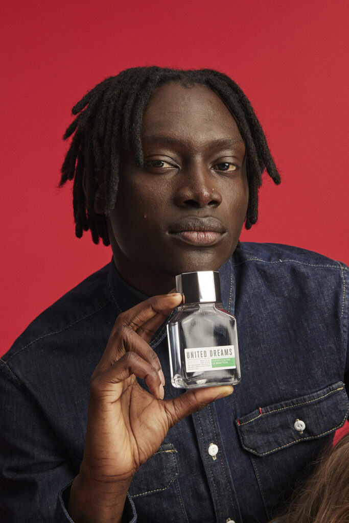 Image of the model holding the Benetton fragrance for the San Valetin campaign photographed by Pedro Belardo and produced by 8AM production company.
