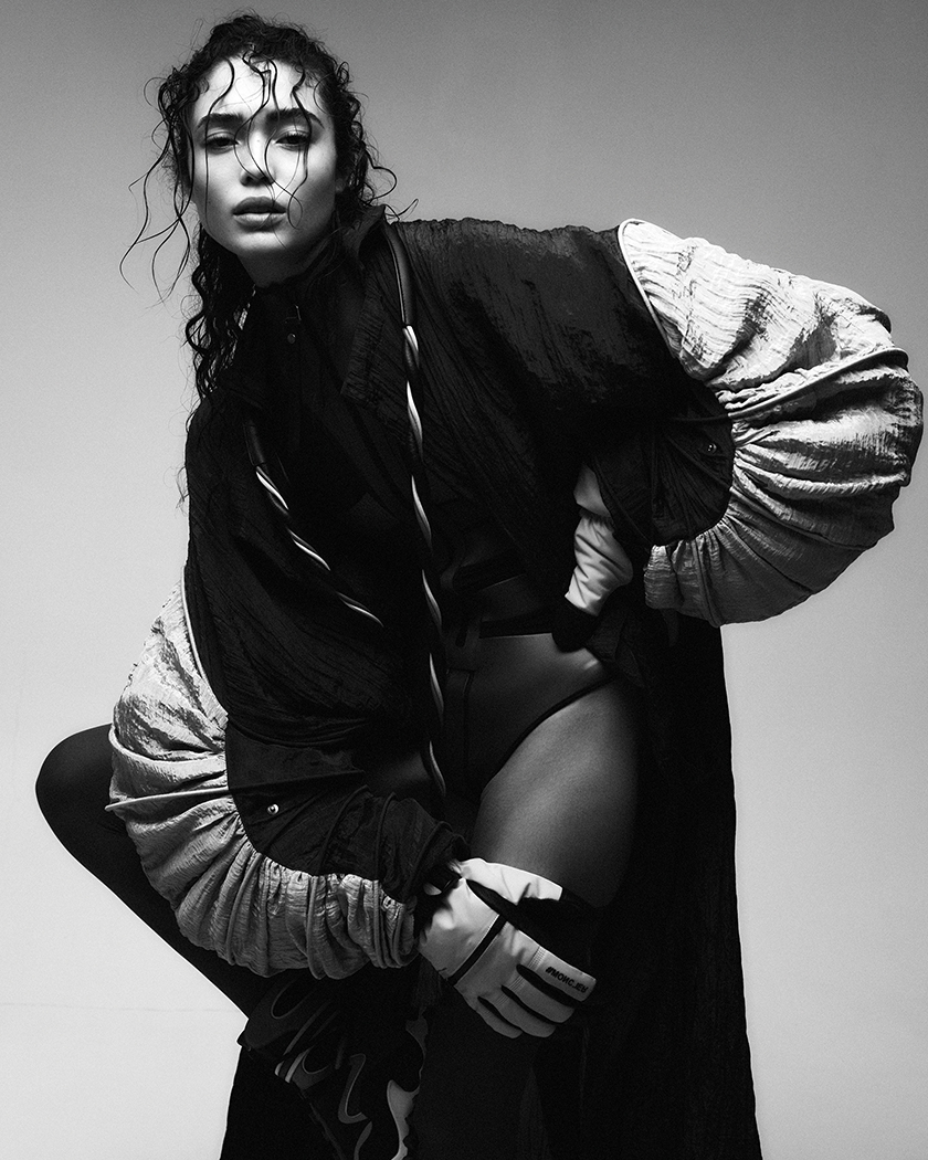 Image taken by Javier Biosca in black and white for the December editorial of Instyle Spain.