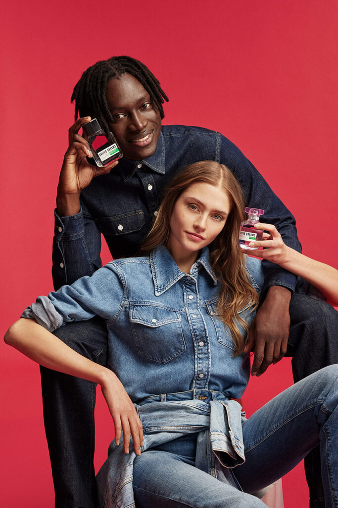 Image of two models holding the Benetton fragrance for Valentine's campaign photographed by Pedro Belardo and produced by 8AM production company.