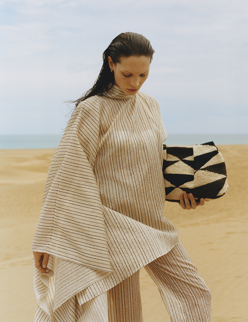 Model in the dunes of Maspalomas with a Harvey Nichols look. 