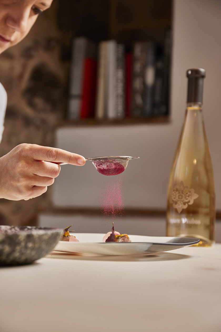 Vicky Sevilla preparing her star dish with a bottle of Segura Viudas wine in the background. 