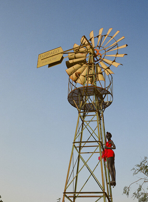 Nyaueth climbed in a very characteristic yellow mill on the Catalan Mediterranean coast. 