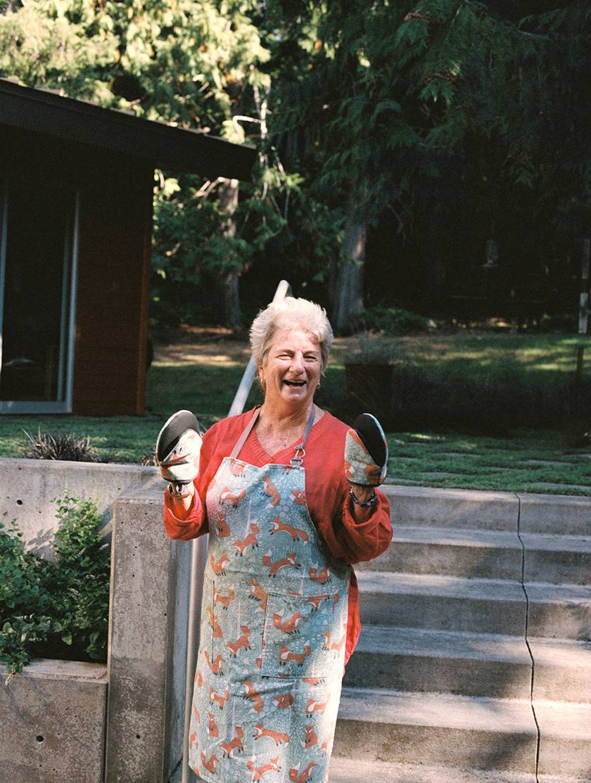 A woman ready to cook on the barbecue on the island of San Juan.