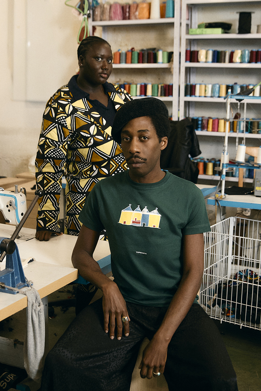 two models in a sewing workshop with characteristic garments that give them a very chic touch. 