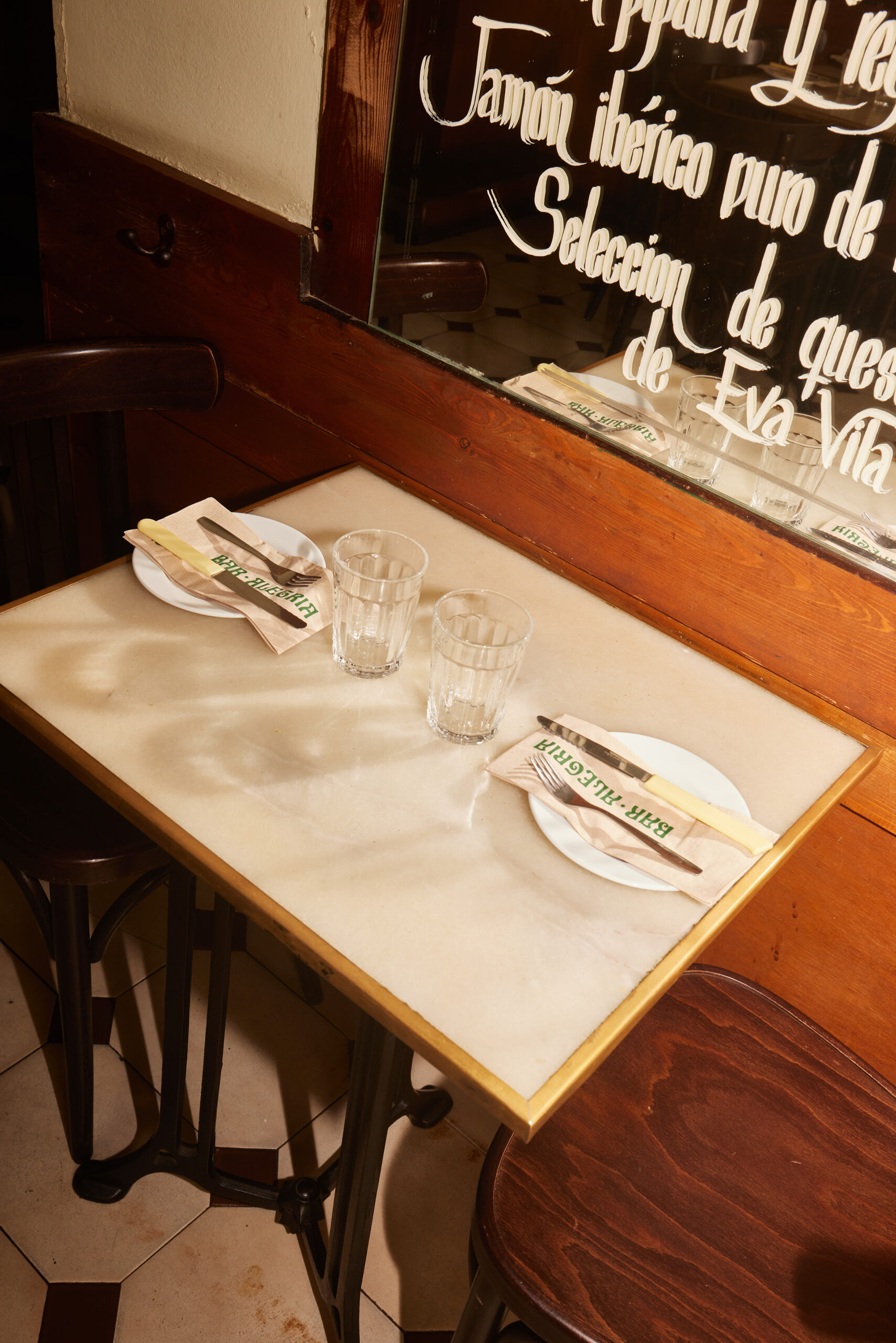 Image of a table at the Alegria bar. 