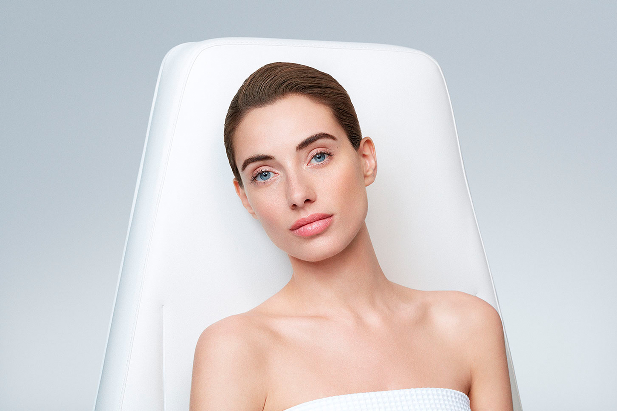 Model Julia Zanettini, photographed by Pedro Beraldo, MUAH by Katharina Nitzpon, Art Director Antonio Aragón, Production Company El Geranio Rojo - 8AM